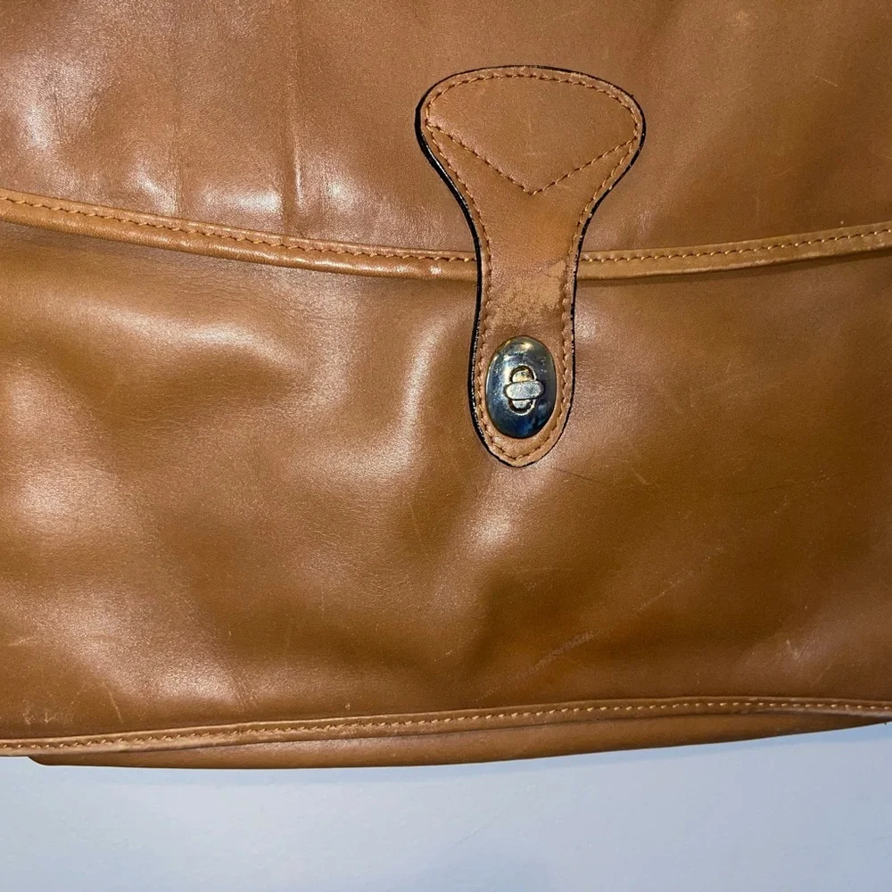 Classic Tan Leather Unisex Leather Messenger Bag
